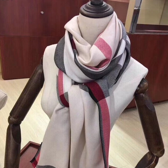 Burberry Scarf - Picture 3 of 9